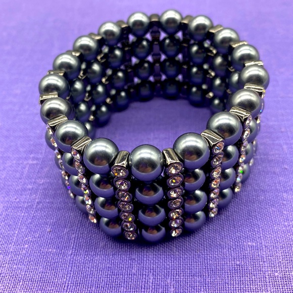 Vintage bracelet from Former First Lady, Melania Trump. Medium to large wrist 🩵 - Picture 1 of 7